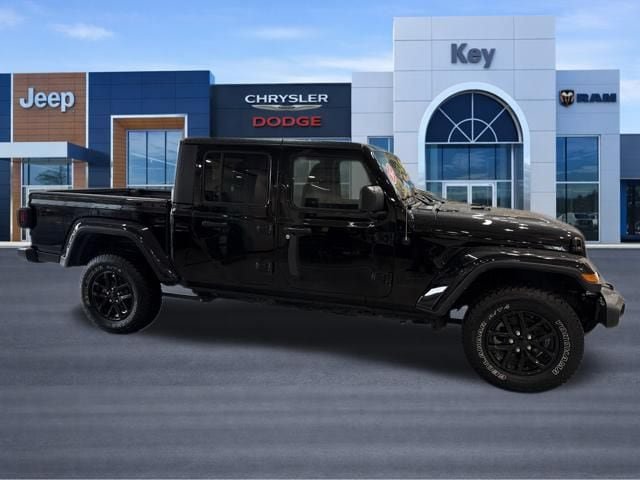 Used 2022 Jeep Gladiator Sport AWD/4WD image 8