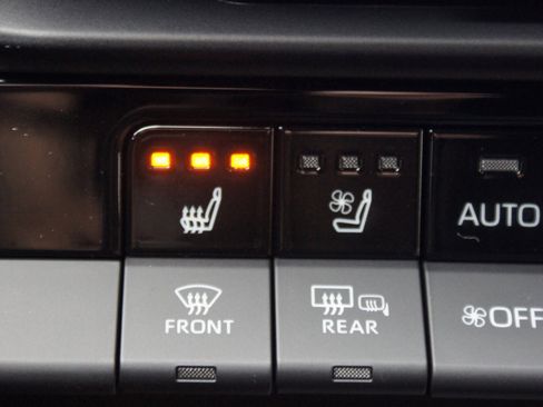 New 2025 Toyota Crown Signia image 5