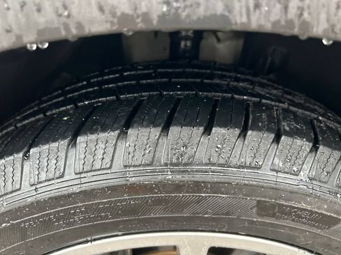 Used 2018 Ford Explorer Limited w/ Ford Safe & Smart Package FWD image 27