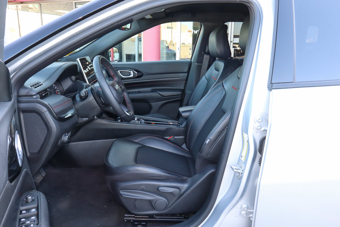 Used 2024 Jeep Compass Trailhawk AWD/4WD image 7