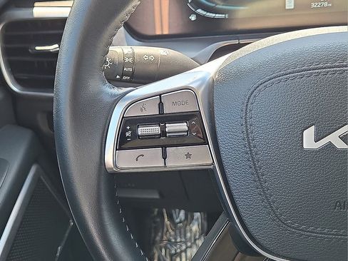 Used 2025 Kia Telluride S image 19