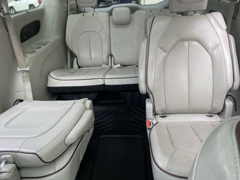 Used 2020 Chrysler Pacifica Limited image 15