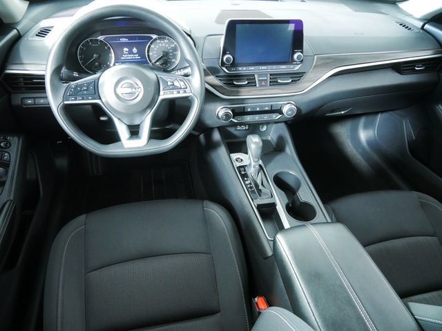 Used 2025 Nissan Altima 2.5 SV FWD image 4