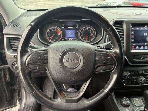 Used 2019 Jeep Cherokee Trailhawk AWD/4WD image 16
