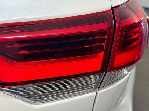 Used 2018 Toyota Highlander Plus FWD image 32