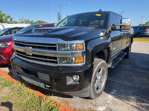 Used 2018 Chevrolet Silverado 2500 High Country w/ Duramax Plus Package image 3