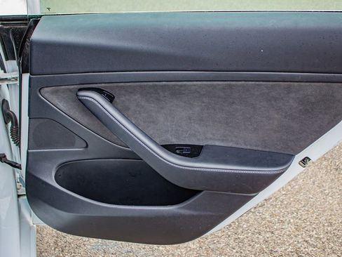 Used 2020 Tesla Model 3 Standard Range Plus image 19