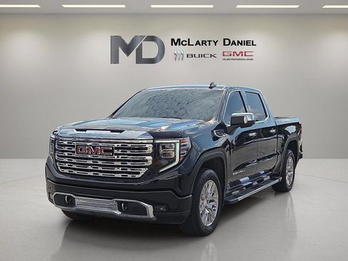 Used 2024 GMC Sierra 1500 Denali w/ Technology Package AWD/4WD image 3