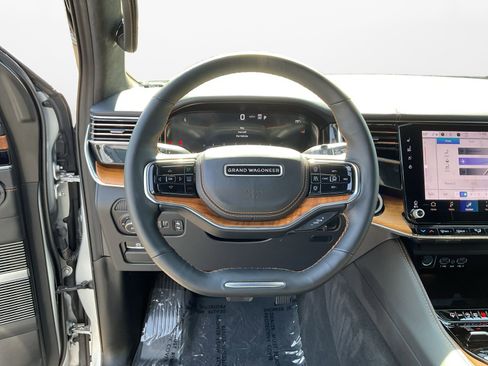 Used 2025 Jeep Grand Wagoneer L Series III image 12