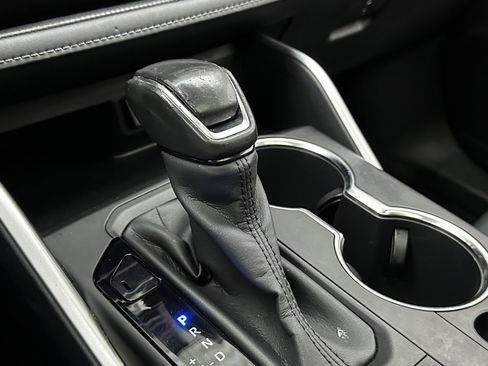 Used 2020 Toyota Highlander XLE image 16