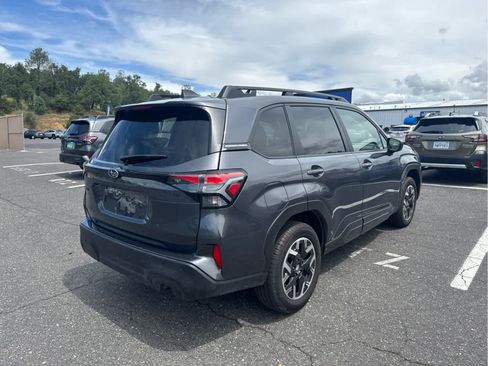 Used 2025 Subaru Forester Premium AWD/4WD image 5