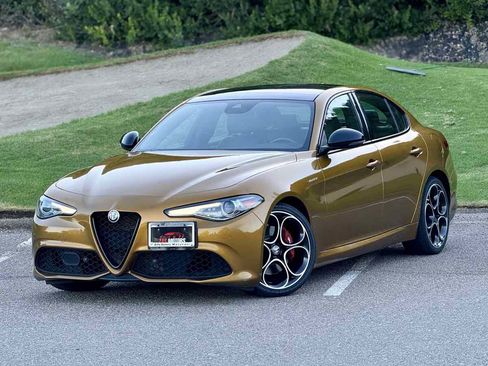 Used 2023 Alfa Romeo Giulia Veloce image 2
