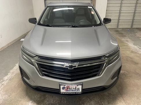 Used 2023 Chevrolet Equinox LS w/ LS Convenience Package FWD image 2