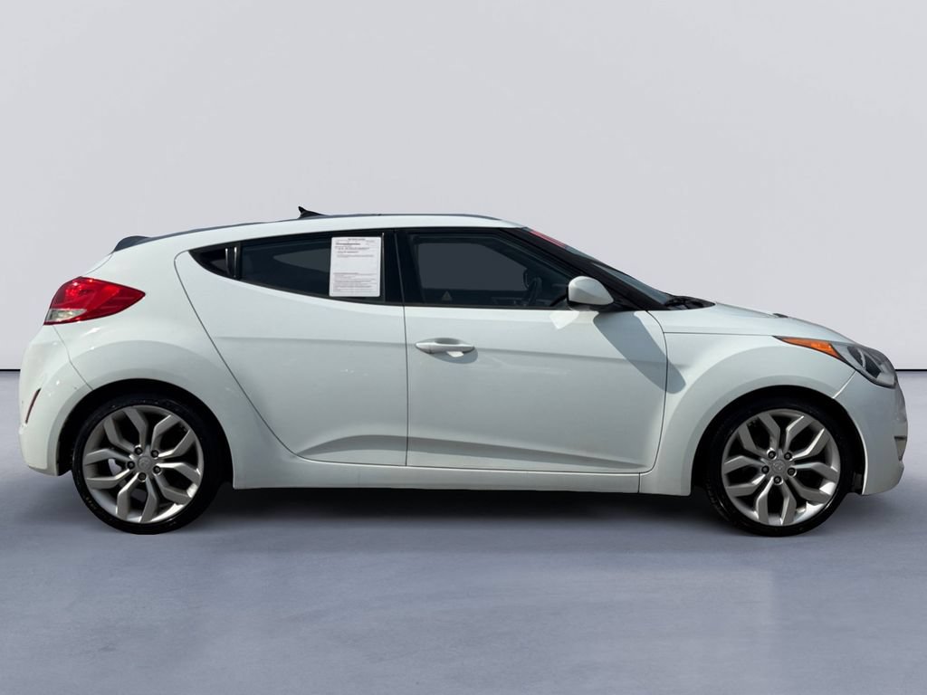 Used 2013 Hyundai Veloster w/ Style Pkg FWD image 2