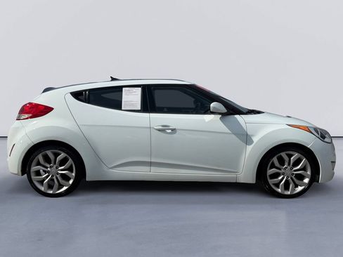 Used 2013 Hyundai Veloster w/ Style Pkg FWD image 2