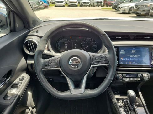Used 2021 Nissan Kicks SR w/ SR Premium Package FWD image 16