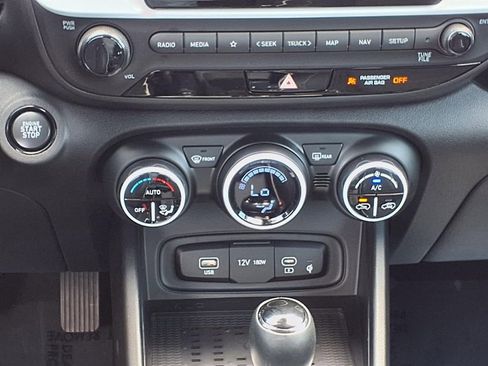 Used 2025 Hyundai Venue Limited FWD image 15