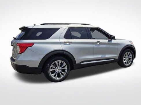 Certified 2022 Ford Explorer XLT w/ Equipment Group 202A RWD image 9