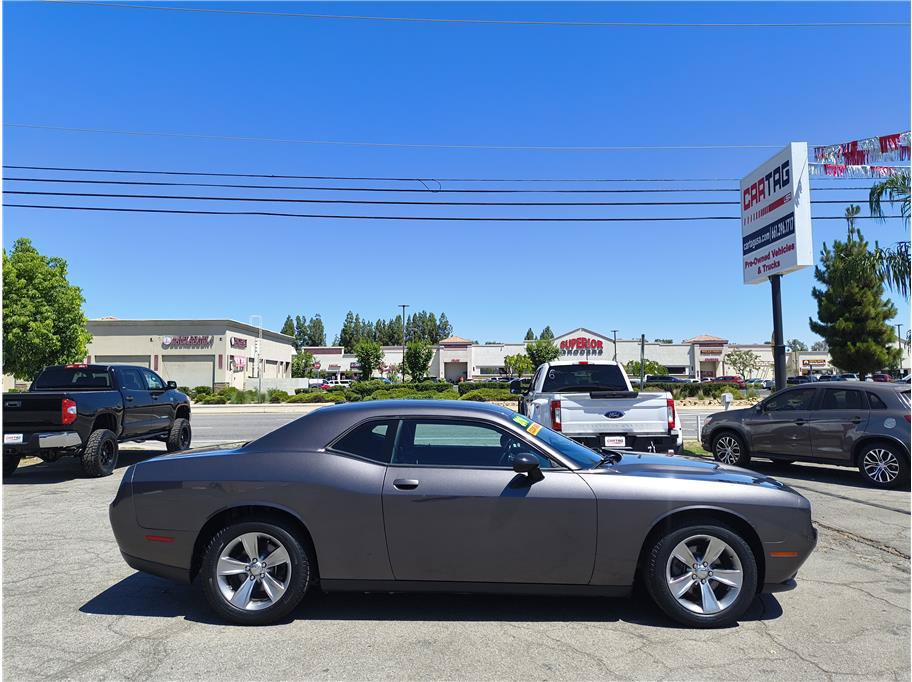 Used 2016 Dodge Challenger SXT RWD image 4