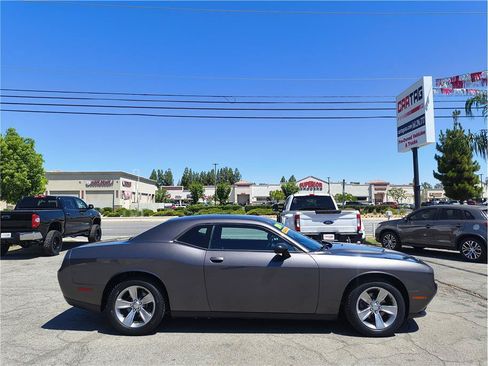 Used 2016 Dodge Challenger SXT RWD image 4