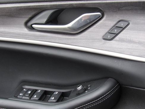 Used 2024 Jeep Grand Cherokee L Limited w/ Luxury Tech Group II image 39