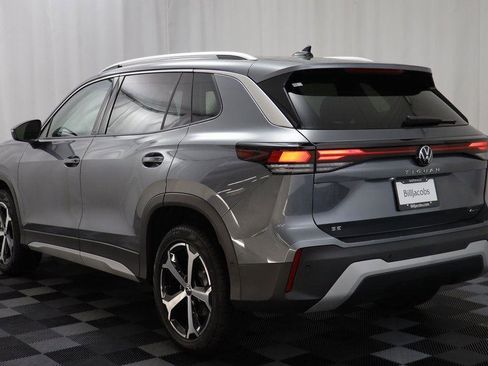 New 2025 Volkswagen Tiguan SE image 14