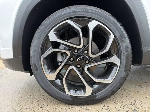 New 2026 Chevrolet Trax RS w/ Sunroof Package FWD image 6