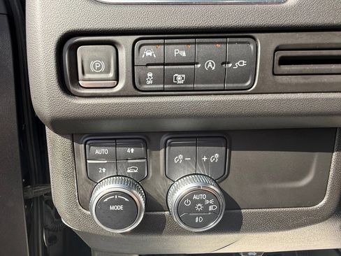 Used 2022 GMC Yukon SLT w/ SLT Premium Package image 15