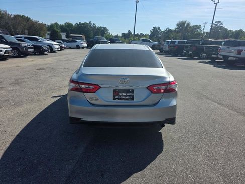 Used 2018 Toyota Camry LE image 3