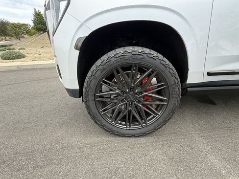 Used 2023 GMC Yukon Denali AWD/4WD image 12