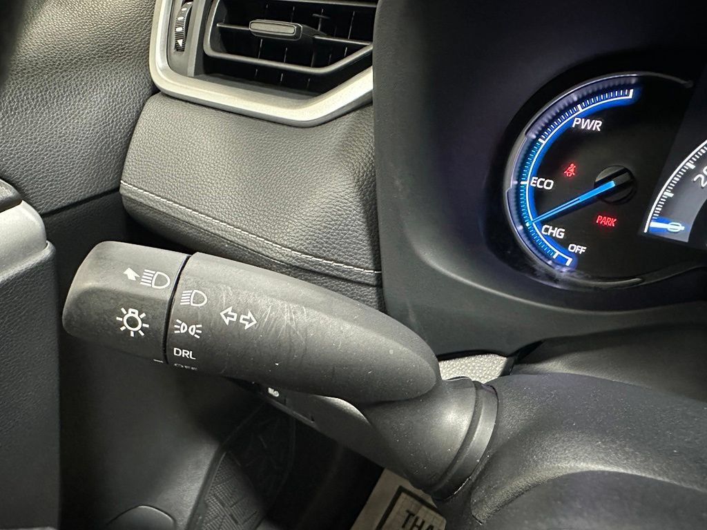 Used 2025 Toyota RAV4 LE AWD/4WD image 22