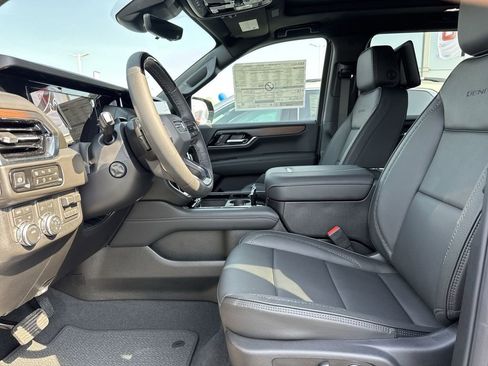 New 2026 GMC Yukon Denali w/ Denali Reserve Package image 15
