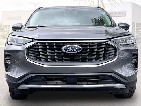 Used 2025 Ford Escape Platinum AWD/4WD image 24