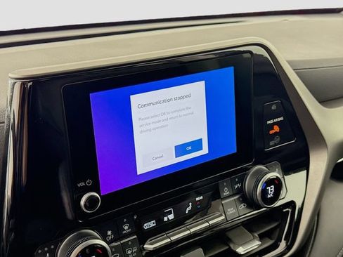 Used 2023 Toyota Highlander XLE FWD image 14