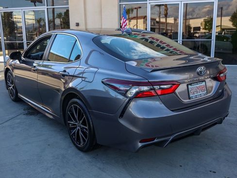 Used 2023 Toyota Camry SE image 6