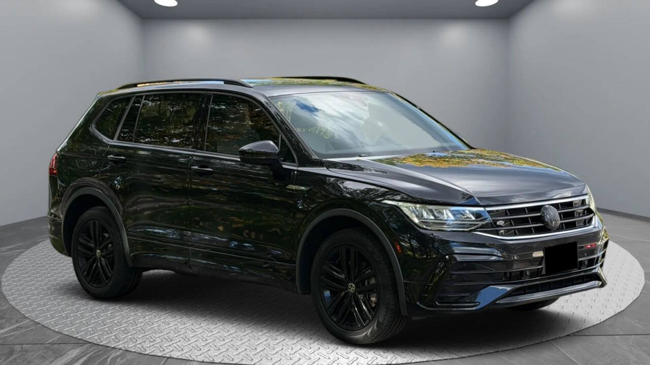 Used 2022 Volkswagen Tiguan SE R-Line AWD/4WD image 4