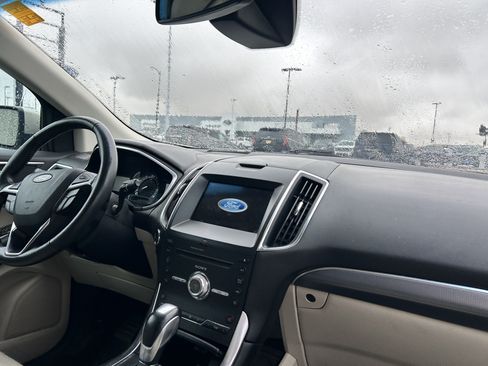 Used 2018 Ford Edge Titanium w/ Ford Safe & Smart Package AWD/4WD image 14