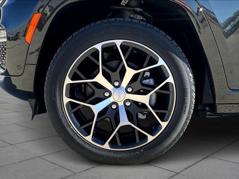 New 2023 Jeep Grand Cherokee Summit AWD/4WD image 12
