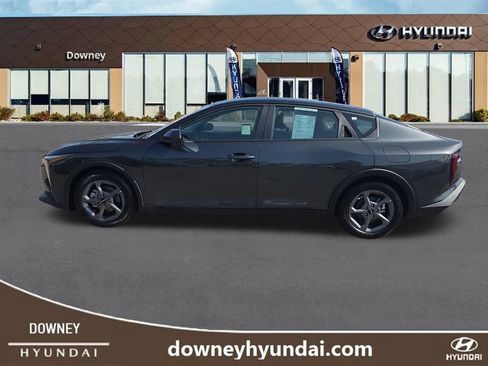 Used 2025 Kia K4 FWD image 2