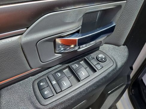 Used 2023 RAM 1500 Classic SLT AWD/4WD image 17