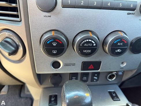Used 2007 Nissan Titan LE w/ Nissan Navigation Pkg AWD/4WD image 10
