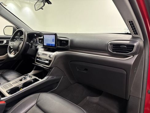 Used 2021 Ford Explorer XLT w/ Equipment Group 202A RWD image 29