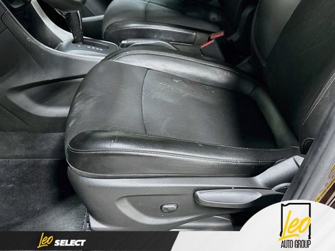 Used 2021 Chevrolet Trax LT AWD/4WD image 21