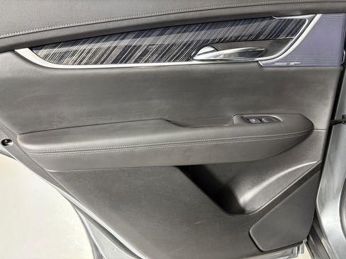 Used 2025 Cadillac XT6 Premium Luxury image 36
