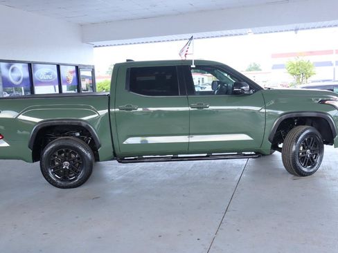 Used 2022 Toyota Tundra SR5 w/ SR5 Premium Package RWD image 4