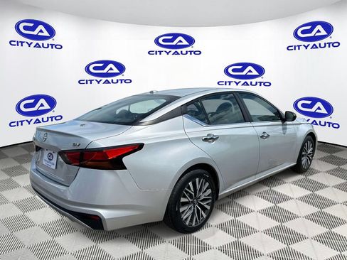 Used 2024 Nissan Altima 2.5 SV FWD image 3
