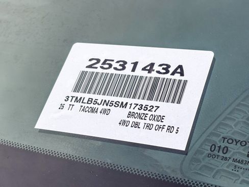 Certified 2025 Toyota Tacoma TRD Off-Road image 28