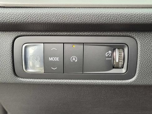 Used 2025 Chevrolet Traverse LT w/ Sun and Wheel Package FWD image 13
