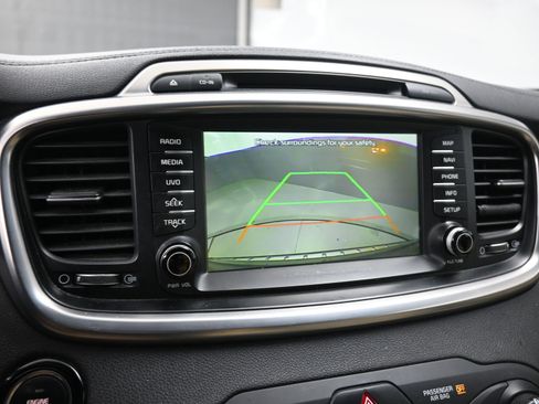 Used 2016 Kia Sorento SX image 12