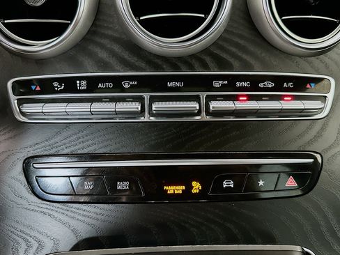 Used 2023 Mercedes-Benz GLC 300 4MATIC Coupe image 23